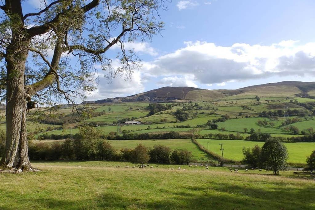 Plas Yn Yale With Mountain Views From All Windows レクサム エクステリア 写真